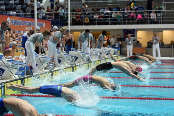 Плавание: Максумов выиграл медали на международном турнире